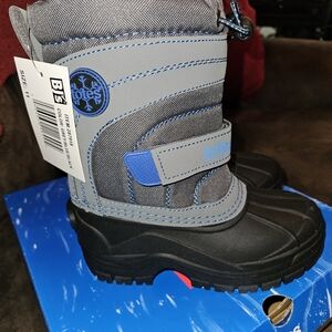 New Totes Weston Boys Size 11 Snow Boots Grey/Black/Blue, Insulated